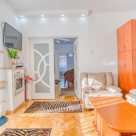 Suvenir Chic - Fusion Of Modern Elegance & Harmony Apartment *