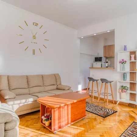 Suvenir Chic - Fusion Of Modern Elegance & Harmony Bucharest