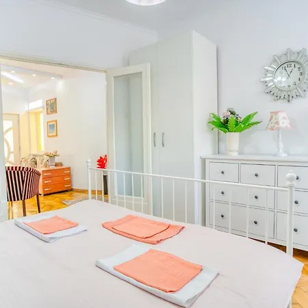 Apartment Suvenir Chic - Fusion Of Modern Elegance & Harmony