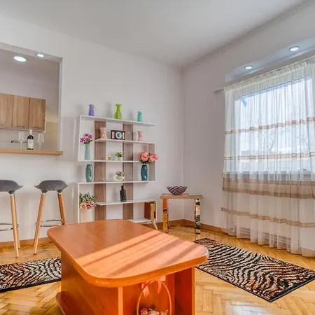 Suvenir Chic - Fusion Of Modern Elegance & Harmony Appartement