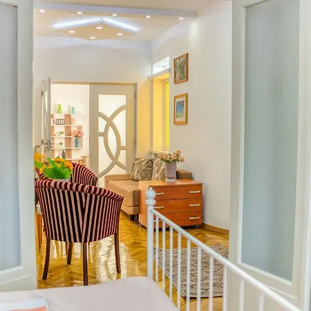 Suvenir Chic - Fusion Of Modern Elegance & Harmony * Bukarest