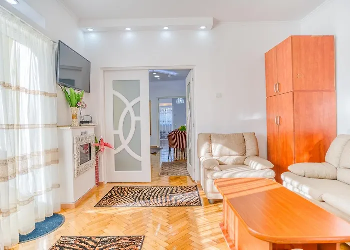 Suvenir Chic - Fusion Of Modern Elegance & Harmony Apartment *