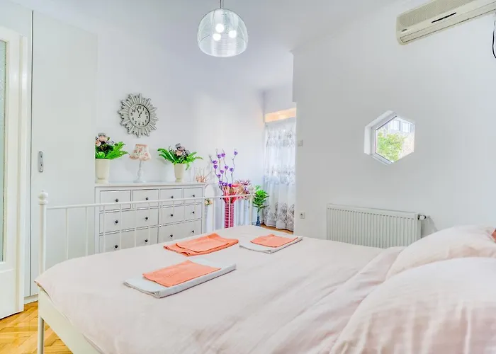 Suvenir Chic - Fusion Of Modern Elegance & Harmony * בוקרשט