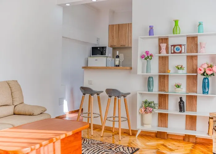 Suvenir Chic - Fusion Of Modern Elegance & Harmony * Bucharest