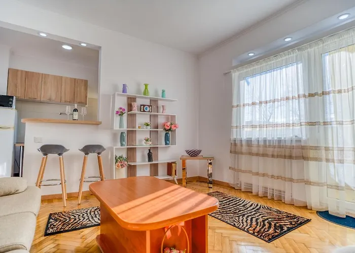 Suvenir Chic - Fusion Of Modern Elegance & Harmony דירה