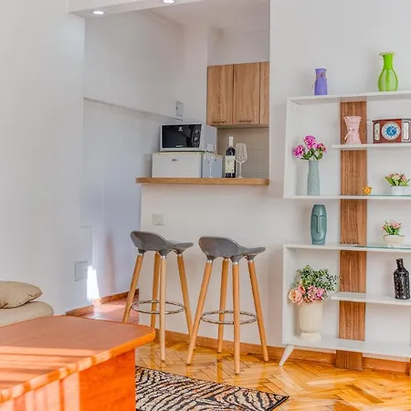 Suvenir Chic - Fusion Of Modern Elegance & Harmony * Bucarest