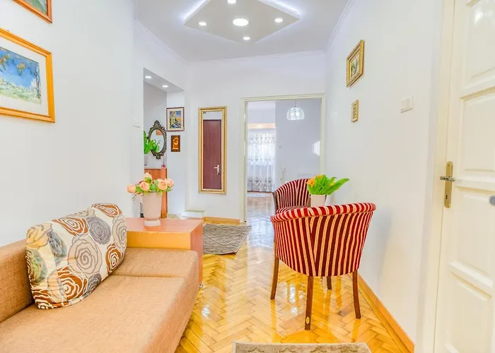 Suvenir Chic - Fusion Of Modern Elegance & Harmony Bucharest